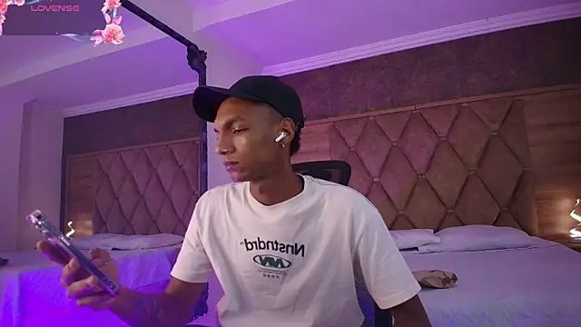 JulienSaint online show from October 1, 2025, 12:00 pm