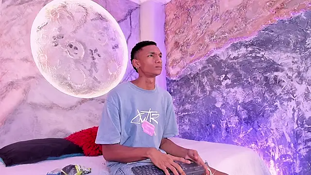 JulienSaint online show from October 4, 2025, 5:22 pm