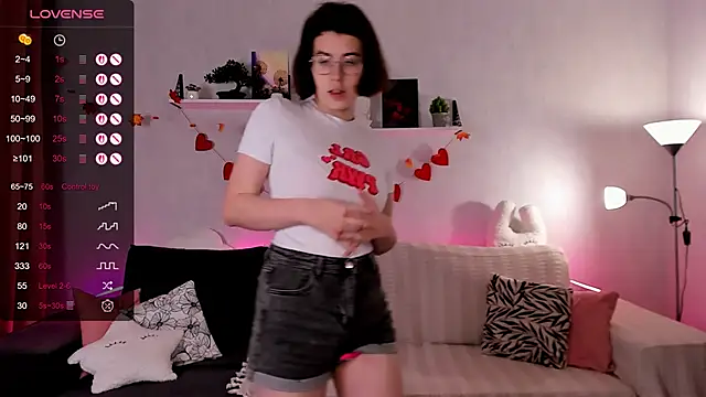 Snapshot of BellaCaress chatting on November 25, 2025, 2:33 am BellaCaress online show from November 25, 2025, 2:33 am