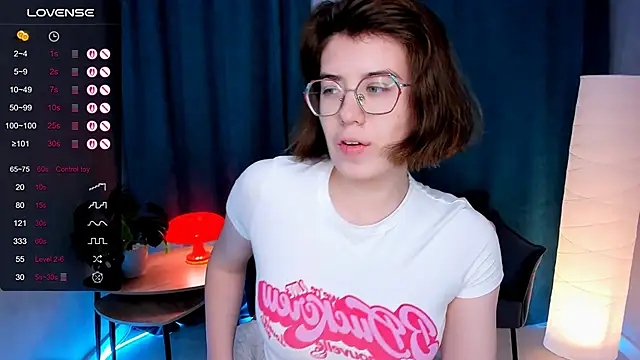 Snapshot of BellaCaress chatting on November 30, 2025, 2:15 am BellaCaress online show from November 30, 2025, 2:15 am