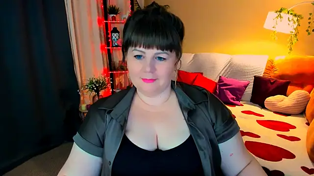 CrystaalStaar online show from April 16, 2026, 9:39 pm