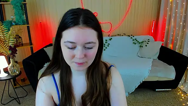 AlluringLookk online show from February 1, 2026, 4:38 pm