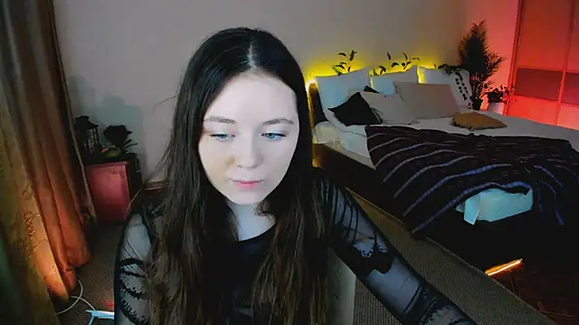 AlluringLookk online show from February 8, 2026, 4:43 pm