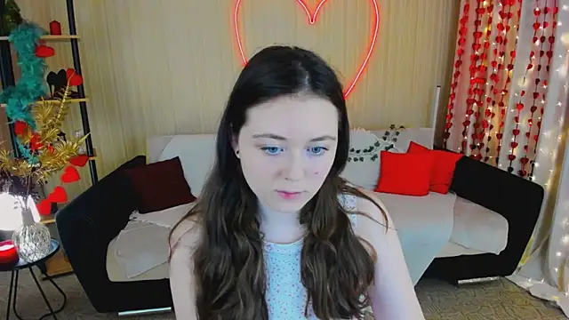 AlluringLookk online show from March 10, 2026, 5:07 pm