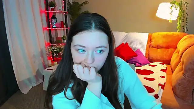 AlluringLookk online show from April 7, 2026, 4:18 pm