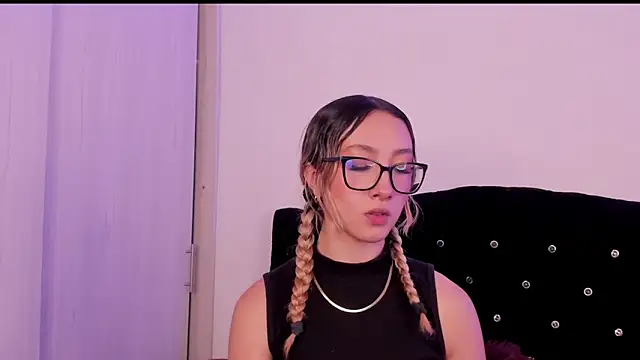 LauMiller online show from October 29, 2025, 10:11 pm