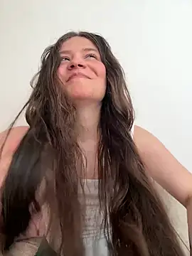 Emilyybennet  online show from May 24, 2026, 7:30 pm