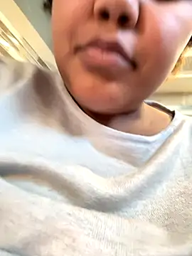 Snapshot of chocolate_bella chatting on October 26, 2025, 8:26 pm chocolate bella online show from October 26, 2025, 8:26 pm