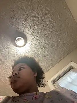 Snapshot of chocolate_bella chatting on November 21, 2025, 1:10 pm chocolate bella online show from November 21, 2025, 1:10 pm