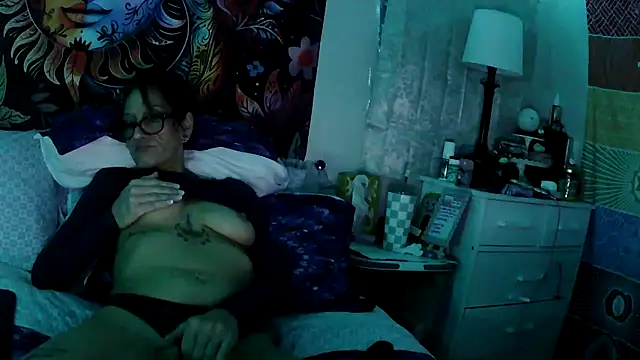 Snapshot of gypsyadventures1 chatting on September 14, 2025, 5:17 am gypsyadventures1 online show from September 14, 2025, 5:17 am