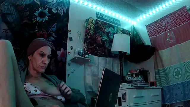 Snapshot of gypsyadventures1 chatting on November 22, 2025, 6:45 am gypsyadventures1 online show from November 22, 2025, 6:45 am