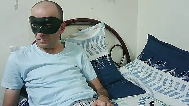 coplehot27 online show from November 6, 2025, 3:46 pm