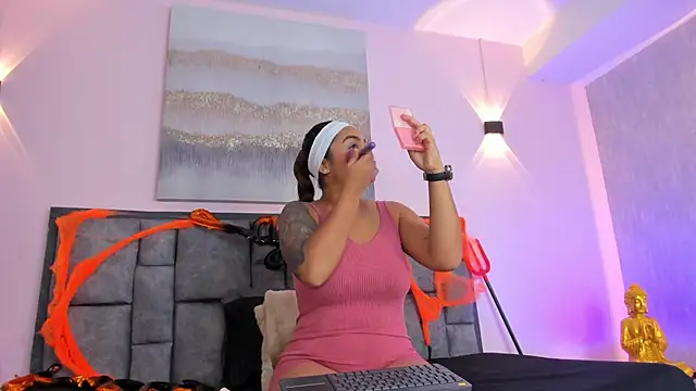 CrisstalStwart online show from October 28, 2025, 8:22 pm