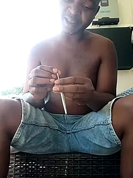 Snapshot of Thabo1004 chatting on October 24, 2025, 6:21 am Thabo1004 online show from October 24, 2025, 6:21 am