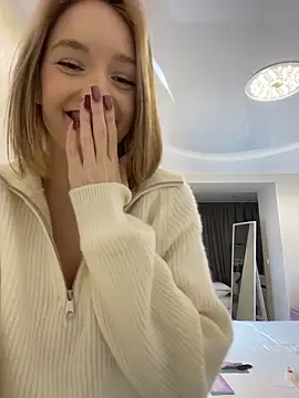 Snapshot of IsabelleDurand chatting on December 17, 2025, 3:18 pm IsabelleDurand online show from December 17, 2025, 3:18 pm