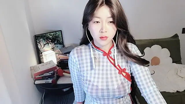 Snapshot of Emmaq996 chatting on November 6, 2025, 2:34 am Emmaq996 online show from November 6, 2025, 2:34 am