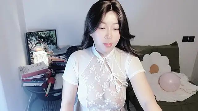 Snapshot of Emmaq996 chatting on November 7, 2025, 2:55 am Emmaq996 online show from November 7, 2025, 2:55 am