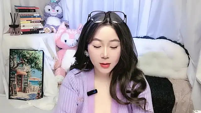 Snapshot of Emmaq996 chatting on April 3, 2026, 1:03 am Emmaq996 online show from April 3, 2026, 1:03 am