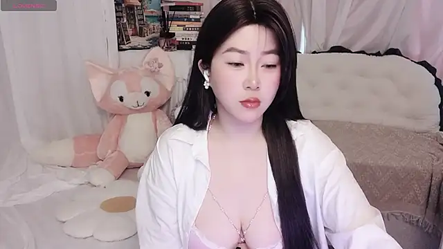 Snapshot of Emmaq996 chatting on April 26, 2026, 2:53 am Emmaq996 online show from April 26, 2026, 2:53 am