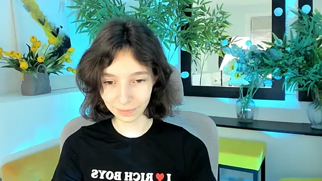 Snapshot of EmmanuellBrown chatting on November 12, 2025, 10:15 am EmmanuellBrown online show from November 12, 2025, 10:15 am