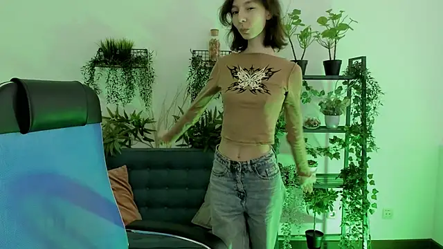 Snapshot of EmmanuellBrown chatting on December 16, 2025, 10:09 am EmmanuellBrown online show from December 16, 2025, 10:09 am