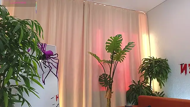 AliciaMellow online show from October 27, 2025, 4:38 am