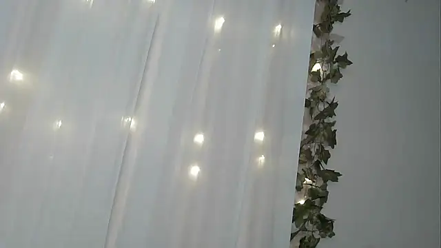 angelainparis28 online show from November 8, 2025, 6:46 am