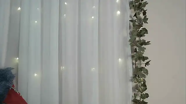 angelainparis28 online show from December 3, 2025, 5:04 am