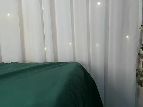 angelainparis28 online show from December 4, 2025, 5:06 am