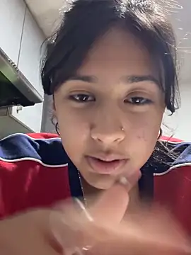 Snapshot of lynn9000 chatting on October 27, 2025, 3:32 am lynn9000 online show from October 27, 2025, 3:32 am