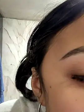 Snapshot of lynn9000 chatting on November 22, 2025, 1:04 am lynn9000 online show from November 22, 2025, 1:04 am