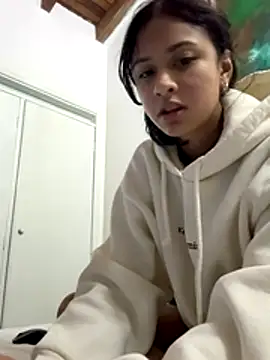 Snapshot of lynn9000 chatting on November 27, 2025, 4:03 am lynn9000 online show from November 27, 2025, 4:03 am