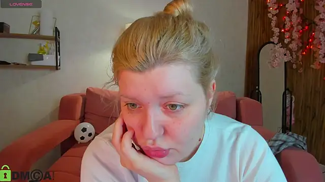 Snapshot of Michele_Greenn chatting on June 14, 2026, 1:03 am Michele Greenn online show from June 14, 2026, 1:03 am