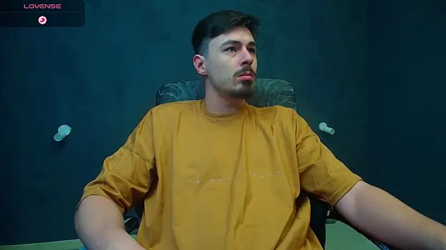 Snapshot of EnzoRace chatting on November 18, 2025, 5:34 am EnzoRace online show from November 18, 2025, 5:34 am