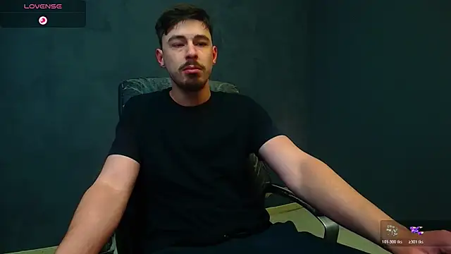 Snapshot of EnzoRace chatting on November 19, 2025, 5:40 am EnzoRace online show from November 19, 2025, 5:40 am