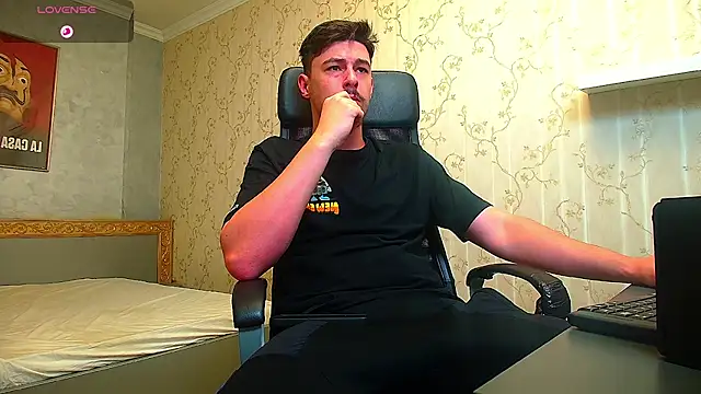 Snapshot of EnzoRace chatting on November 21, 2025, 5:50 am EnzoRace online show from November 21, 2025, 5:50 am