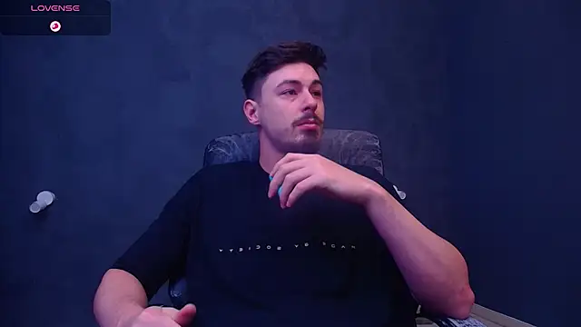 Snapshot of EnzoRace chatting on November 22, 2025, 5:39 am EnzoRace online show from November 22, 2025, 5:39 am