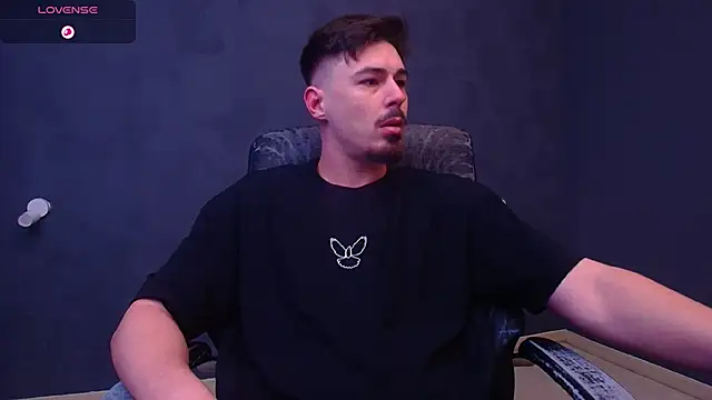 Snapshot of EnzoRace chatting on November 24, 2025, 5:29 am EnzoRace online show from November 24, 2025, 5:29 am