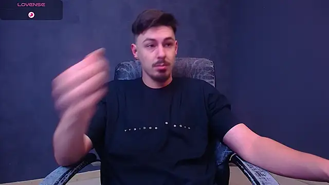 Snapshot of EnzoRace chatting on November 25, 2025, 5:40 am EnzoRace online show from November 25, 2025, 5:40 am