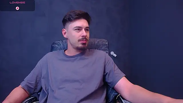 Snapshot of EnzoRace chatting on November 29, 2025, 5:54 am EnzoRace online show from November 29, 2025, 5:54 am