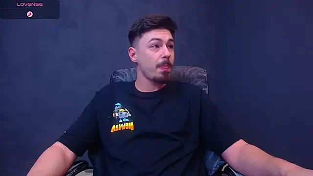 Snapshot of EnzoRace chatting on November 30, 2025, 5:55 am EnzoRace online show from November 30, 2025, 5:55 am