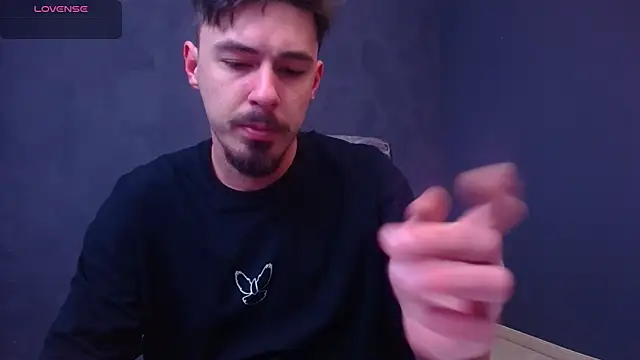 Snapshot of EnzoRace chatting on December 2, 2025, 5:35 am EnzoRace online show from December 2, 2025, 5:35 am