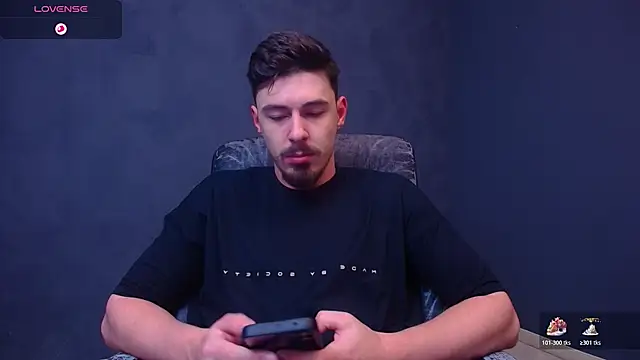 Snapshot of EnzoRace chatting on December 3, 2025, 5:48 am EnzoRace online show from December 3, 2025, 5:48 am