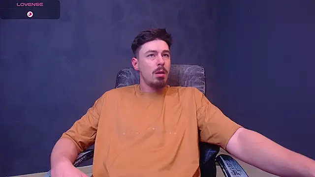 Snapshot of EnzoRace chatting on December 4, 2025, 5:50 am EnzoRace online show from December 4, 2025, 5:50 am