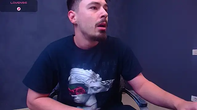 Snapshot of EnzoRace chatting on December 5, 2025, 6:00 am EnzoRace online show from December 5, 2025, 6:00 am