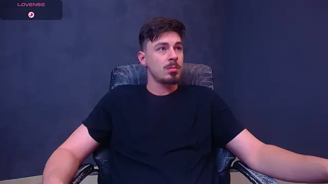 Snapshot of EnzoRace chatting on December 15, 2025, 9:02 am EnzoRace online show from December 15, 2025, 9:02 am