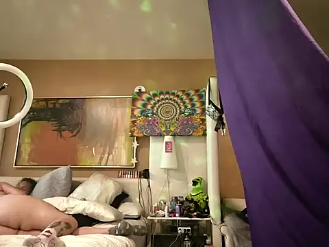 SparklesB1tch online show from April 11, 2026, 1:10 am