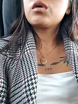 Snapshot of LunaHot_777 chatting on October 27, 2025, 8:35 pm LunaHot 777 online show from October 27, 2025, 8:35 pm