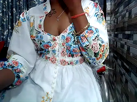 HOT AARVI11 online show from October 31, 2025, 4:08 pm