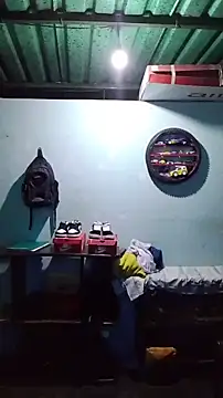 elinnki online show from April 18, 2026, 9:04 pm